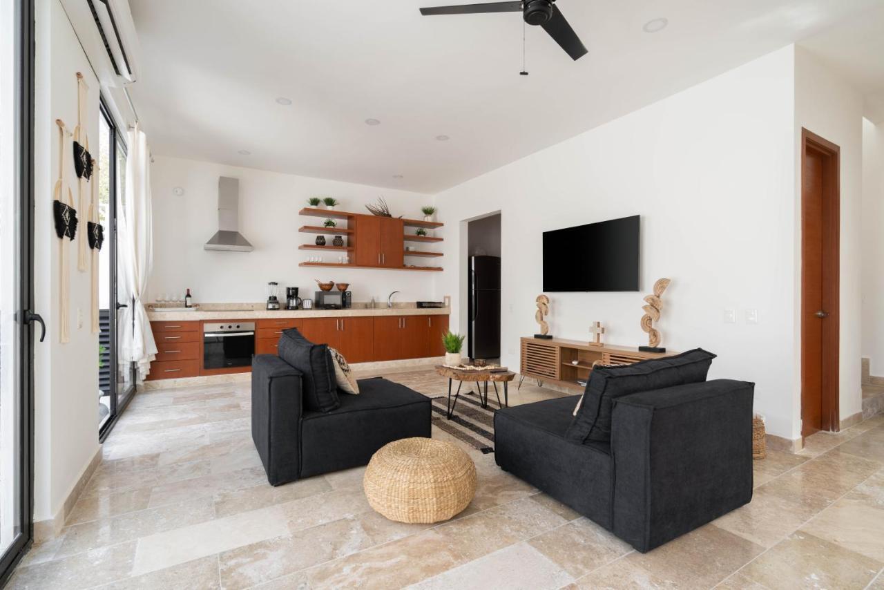 Cozy 3 Bedrooms Townhome-centrally Located-gated-wifi *