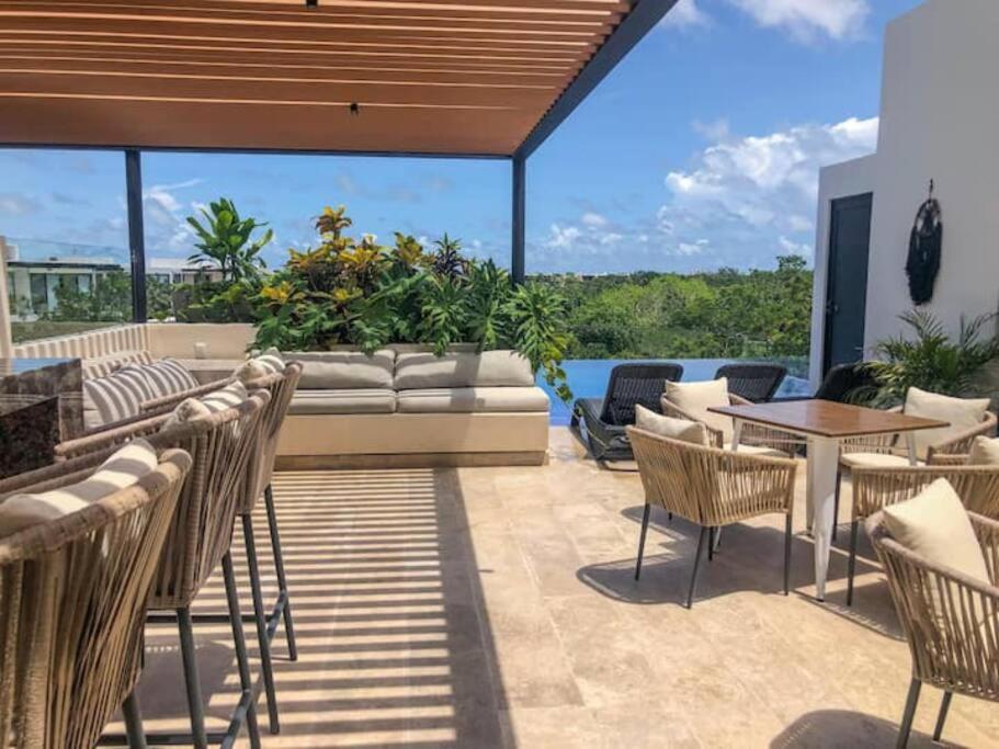 Beautiful With Infinity Pool And Gym In The Middle Of The Jungle And Grill *