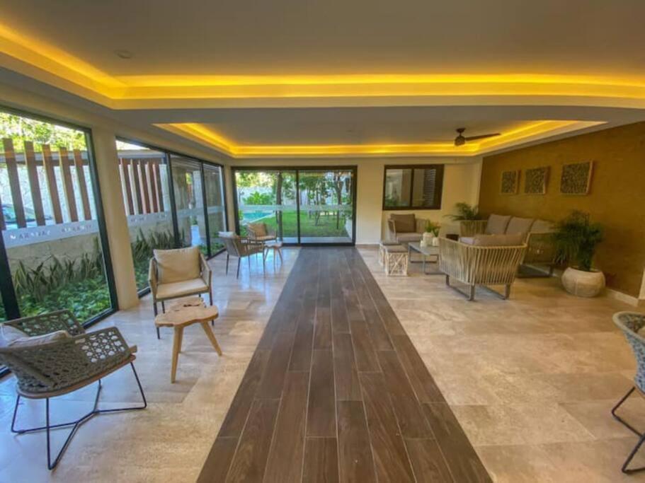 Beautiful With Infinity Pool And Gym In The Middle Of The Jungle And Grill Tulum