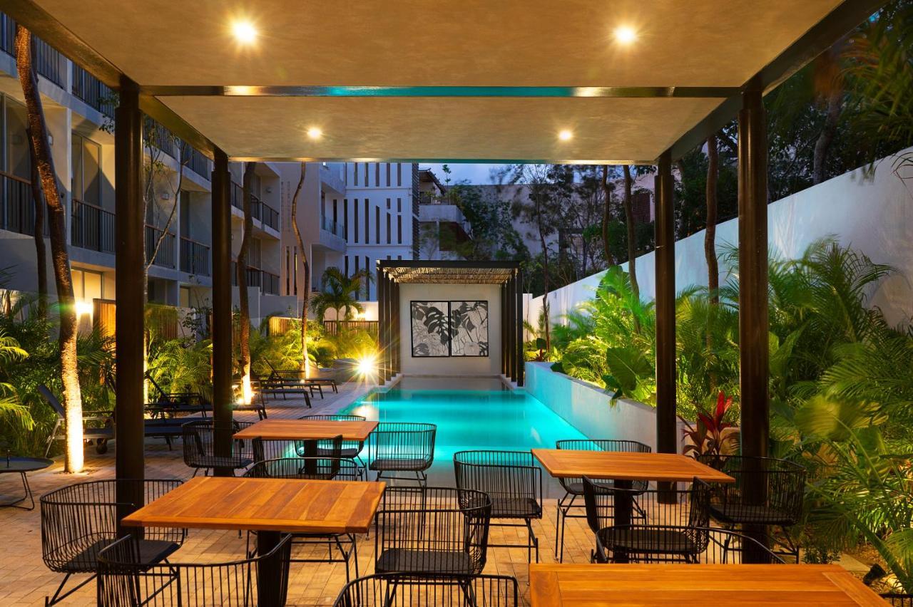 Chic With Swim-up Pool Access Hotel