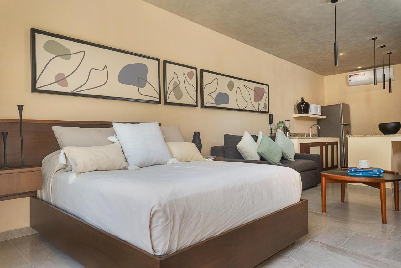 Chic With Swim-up Pool Access *