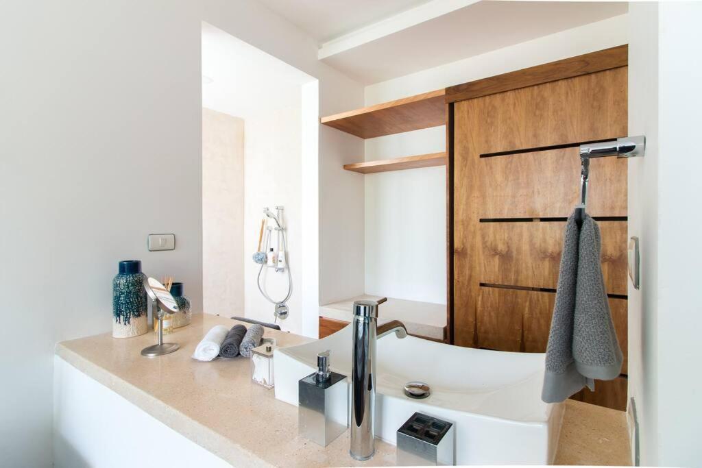 Neem 21 Nilay, Elegant 10 Min From The Apartment *