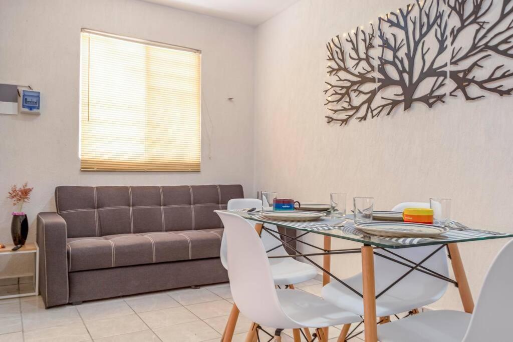 Cozy Oasis: 2-bedroom W/ Pool Apartment