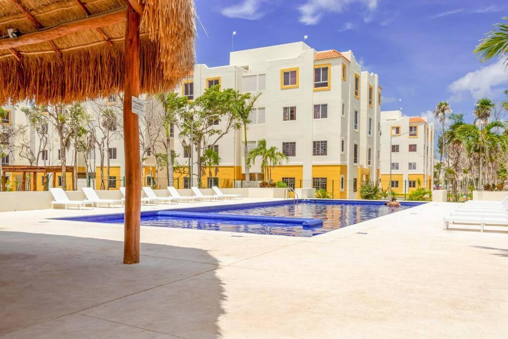 Apartment Cozy Oasis: 2-bedroom W/ Pool *