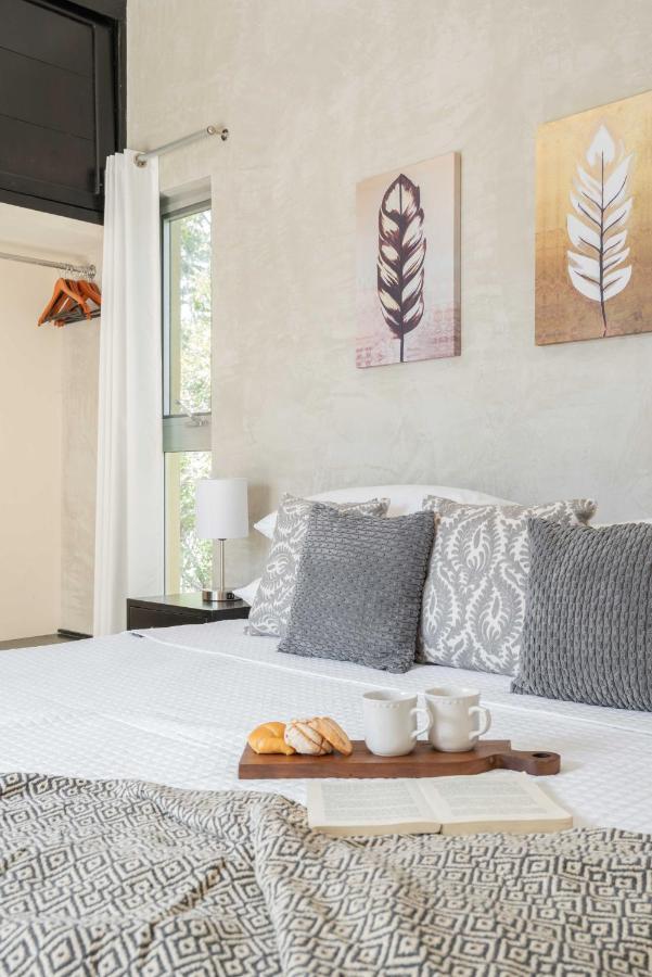 Private Modern Villa-pool Beds-ac-internet-parking-grill Holiday home *