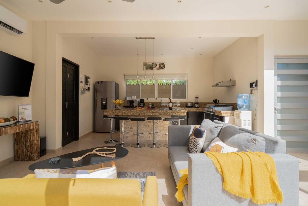 Private Modern Villa-pool Beds-ac-internet-parking-grill Holiday home *