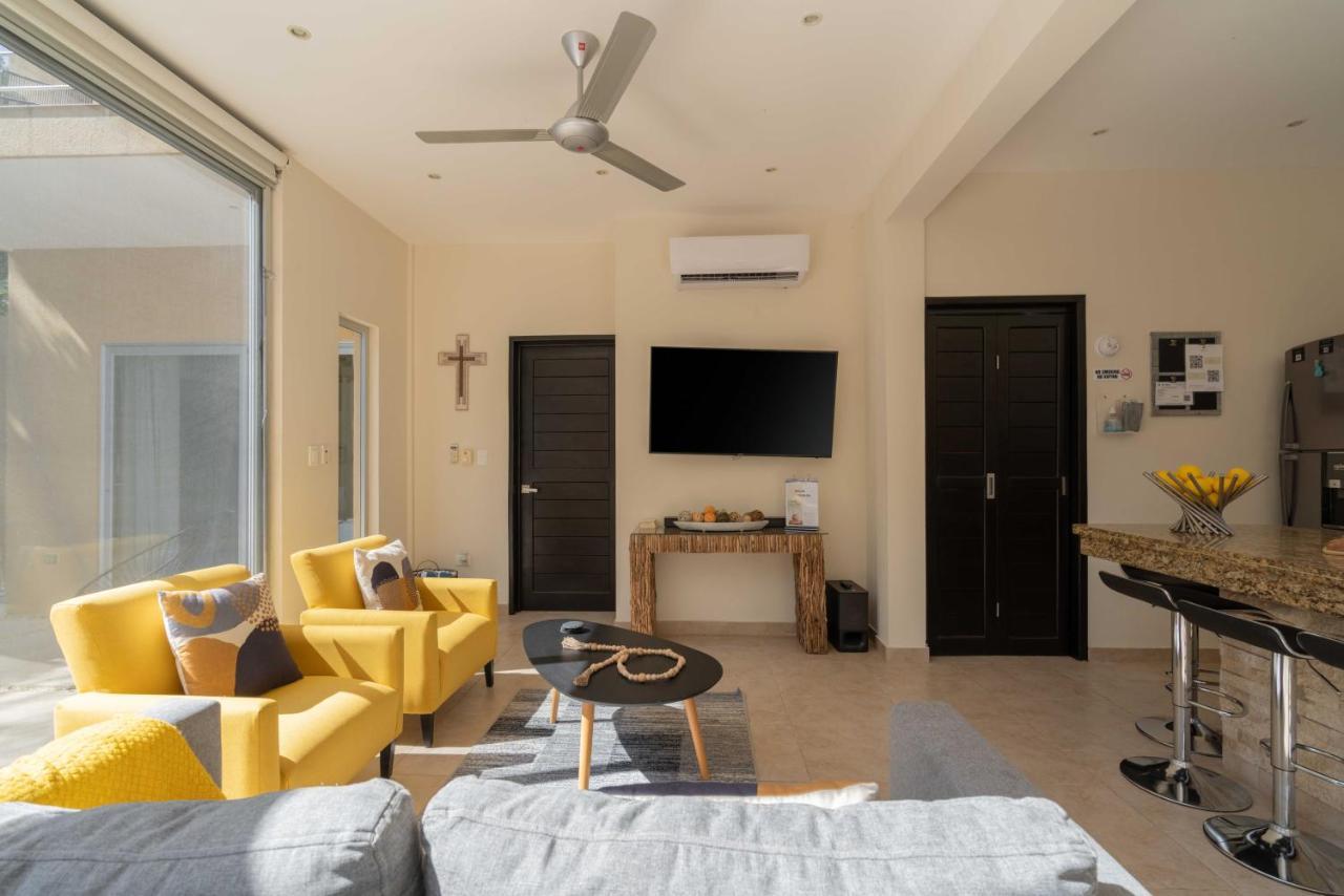 Private Modern Villa-pool Beds-ac-internet-parking-grill Holiday home