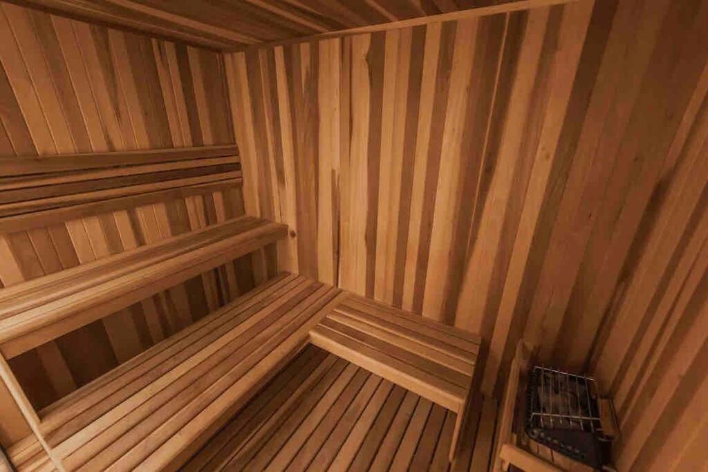 Apartment The Waves 307 Classy Ph With Private Pool