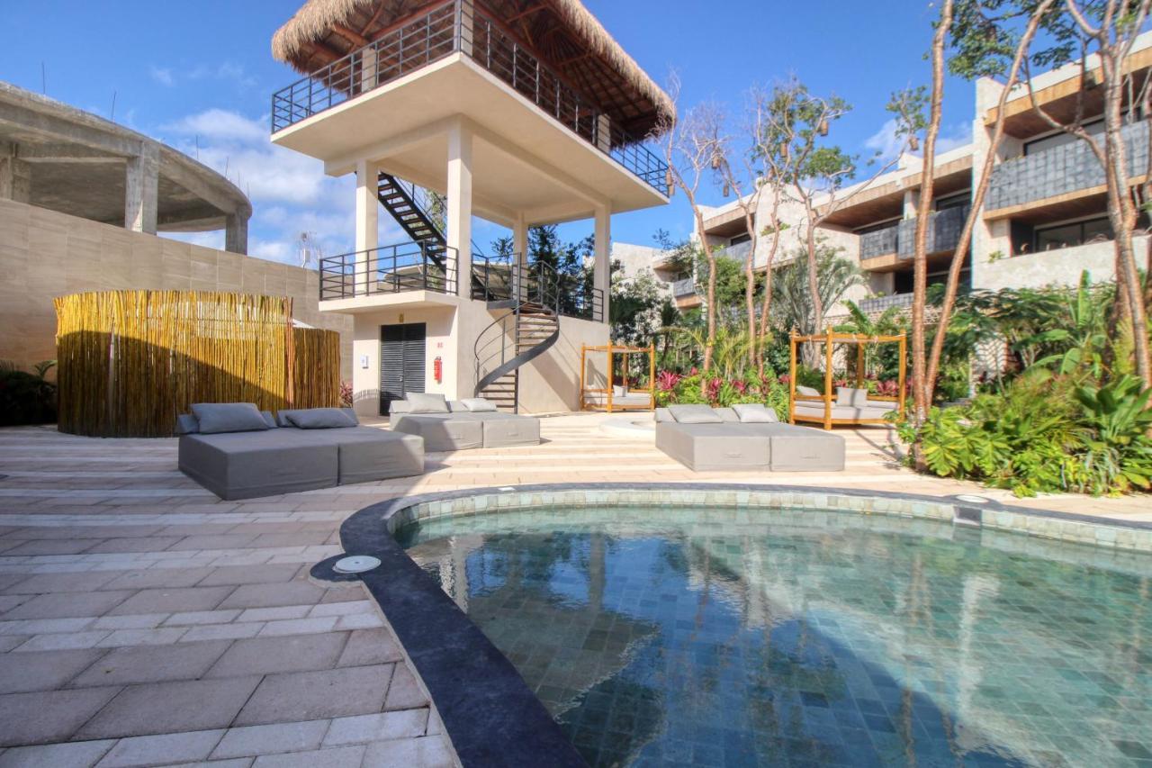 Adora 406 At Av Kukulkan *