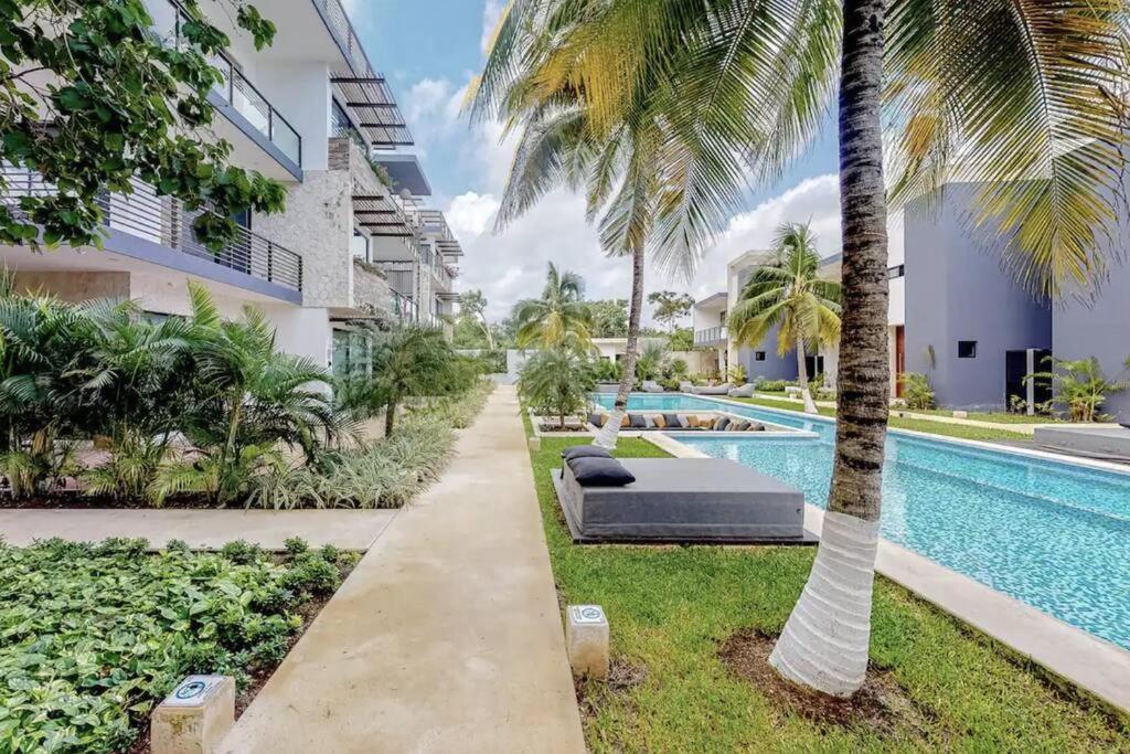 Apartment Contemporary Poolside Condo, Wi-fi - Paraiso Kaanal 101