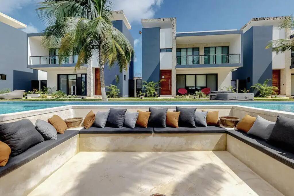 Apartment Contemporary Poolside Condo, Wi-fi - Paraiso Kaanal 101 *