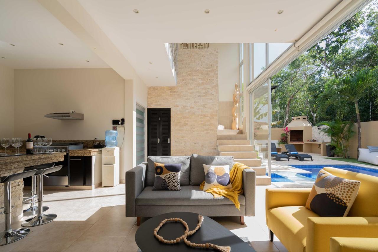 Private Modern Villa-pool Beds-ac-internet-parking-grill Holiday home