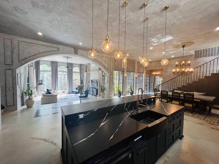 Casa Halo - Lux Mansion, Heated Pool, Sonos Speakers, Gated Community And Staff Pousada *