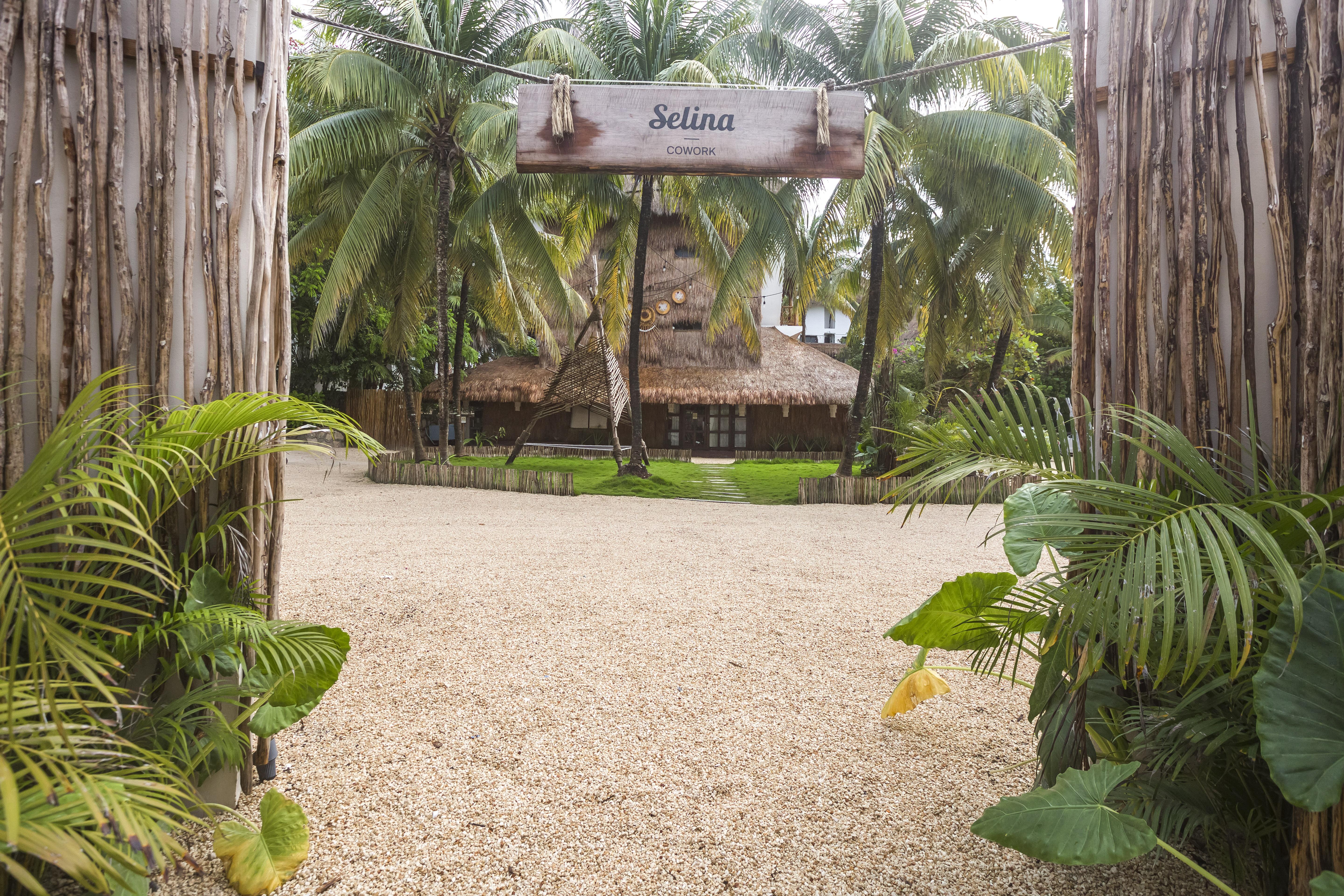 Hotel Mia Beachfront - Ocean View And Club 4*