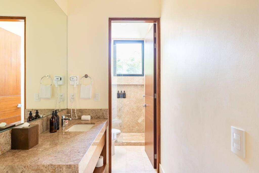Villa Luxurious Villa At Exclusive Gated Community La Privada Aldea Zama, 5 Bedroom Private Pool & Concierge Service Tulum