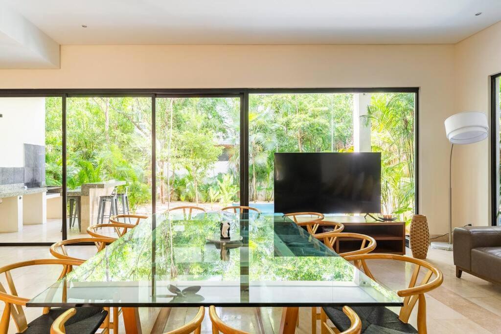 Luxurious Villa At Exclusive Gated Community La Privada Aldea Zama, 5 Bedroom Private Pool & Concierge Service Villa Tulum
