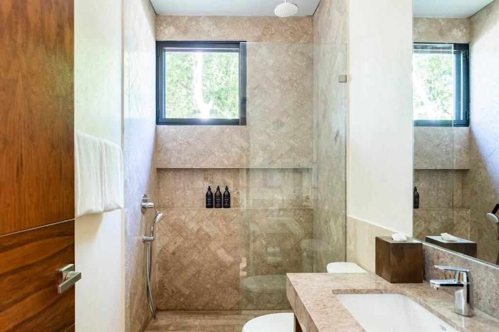 Luxurious Villa At Exclusive Gated Community La Privada Aldea Zama, 5 Bedroom Private Pool & Concierge Service Villa *
