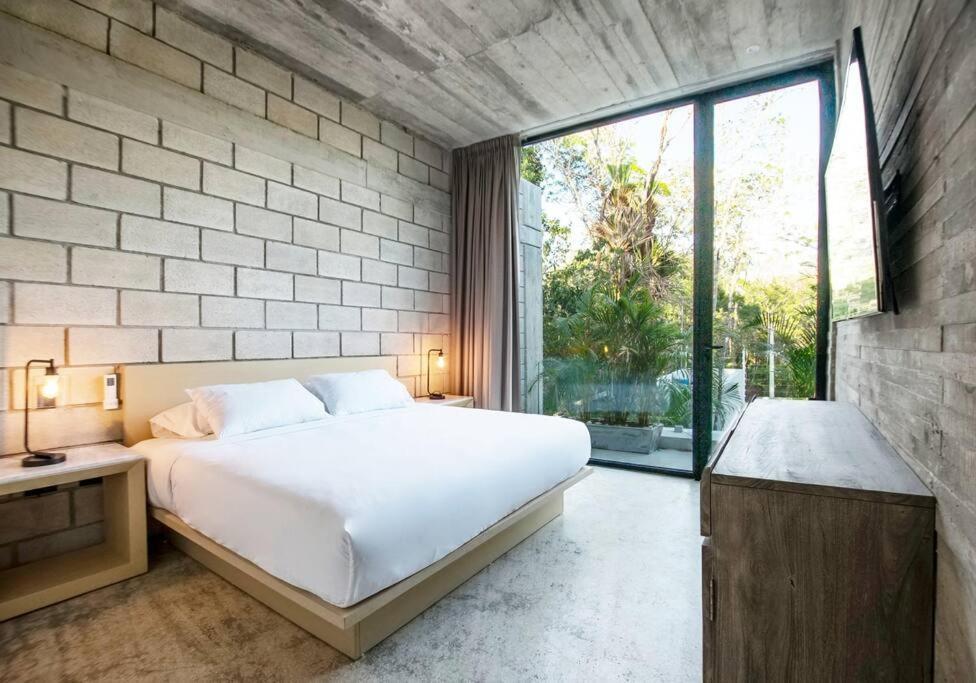Nimi: Architectural Gem With Private Pool & Concierge *
