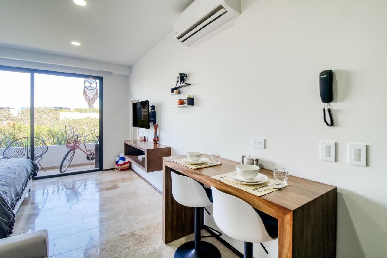 Menesse #327, Downtown Hotel *