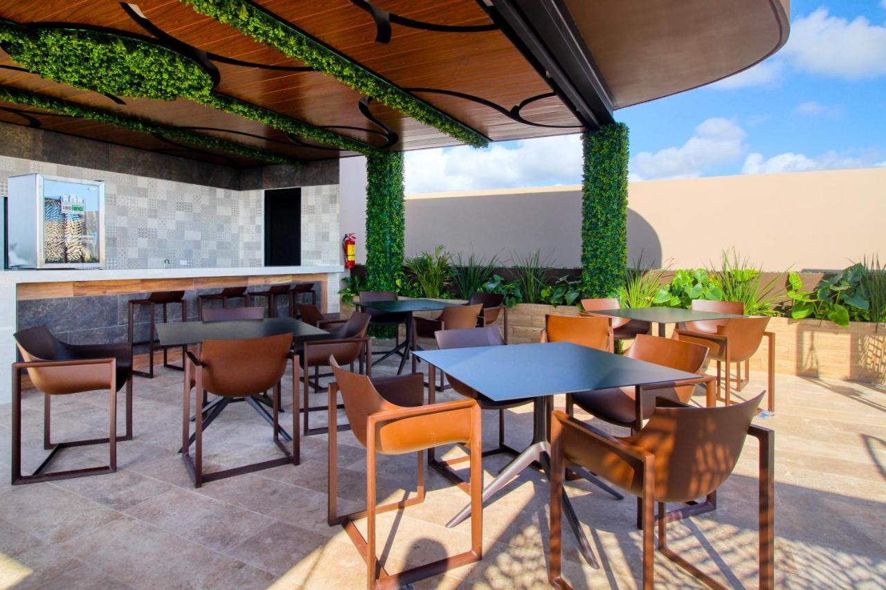 Menesse #327, Downtown *