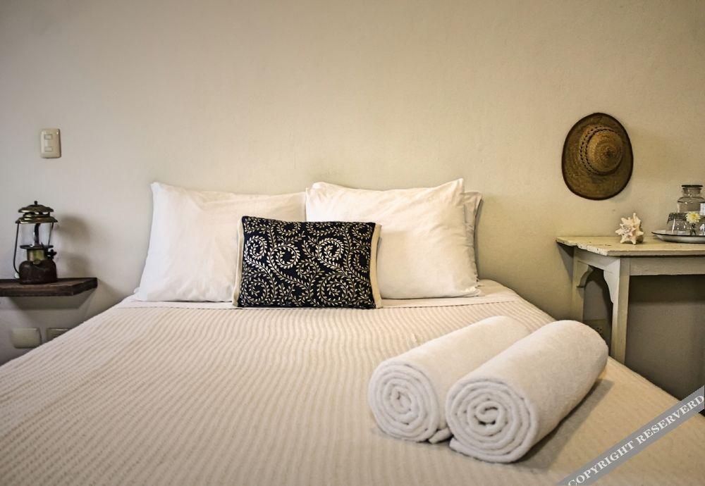 Howlita - Adult Only 3*