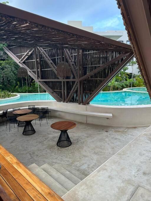 Cozy Getaway With Amazing Pool Apartment *
