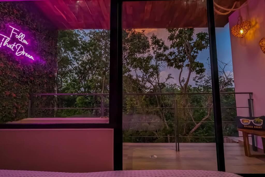 Apartment Frida's Artsy With Own Mural, Outdoor Tub & Rooftop Pool *