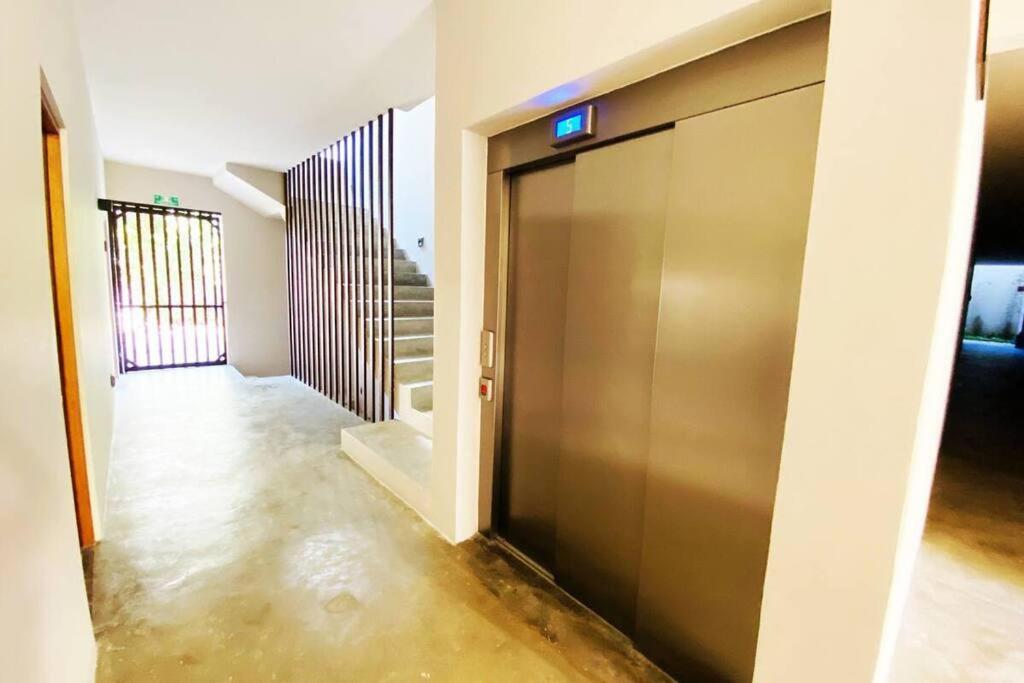 *tulum 2br W/ Pool, Gym, Security, Walk To Town Apartment Tulum