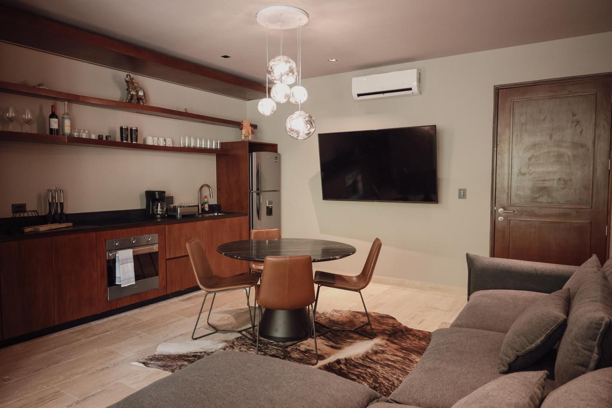 Apartment Art House Gym-pool-rest