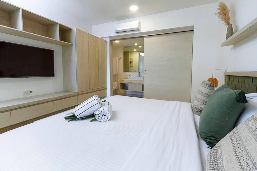 2 Bedroom + Private Pool And Roof Top Terrace Apartment