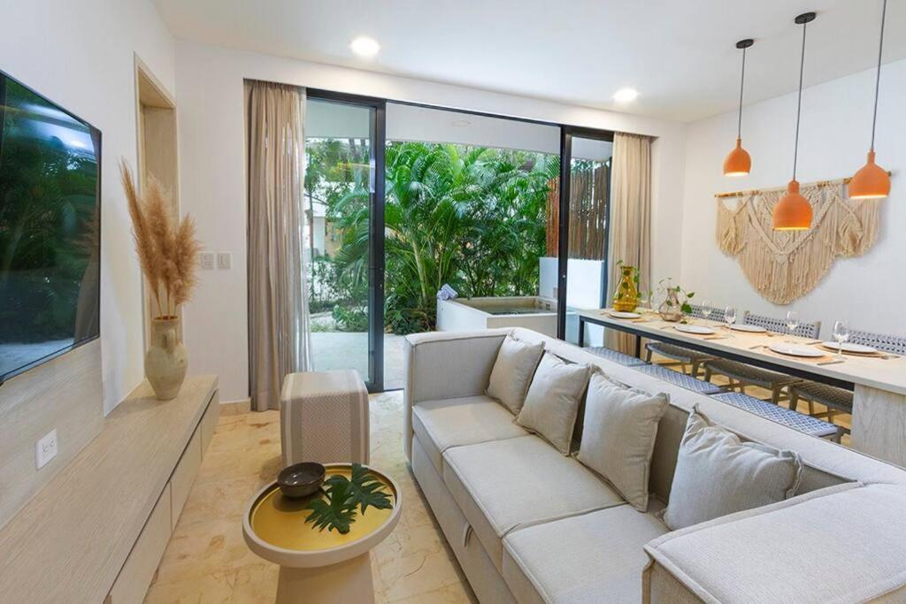 2 Bedroom + Private Pool And Roof Top Terrace Apartment *