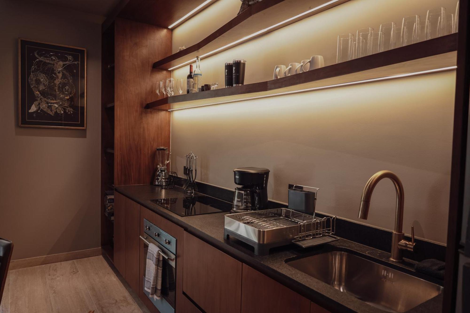 Apartment Art House Gym-pool-rest