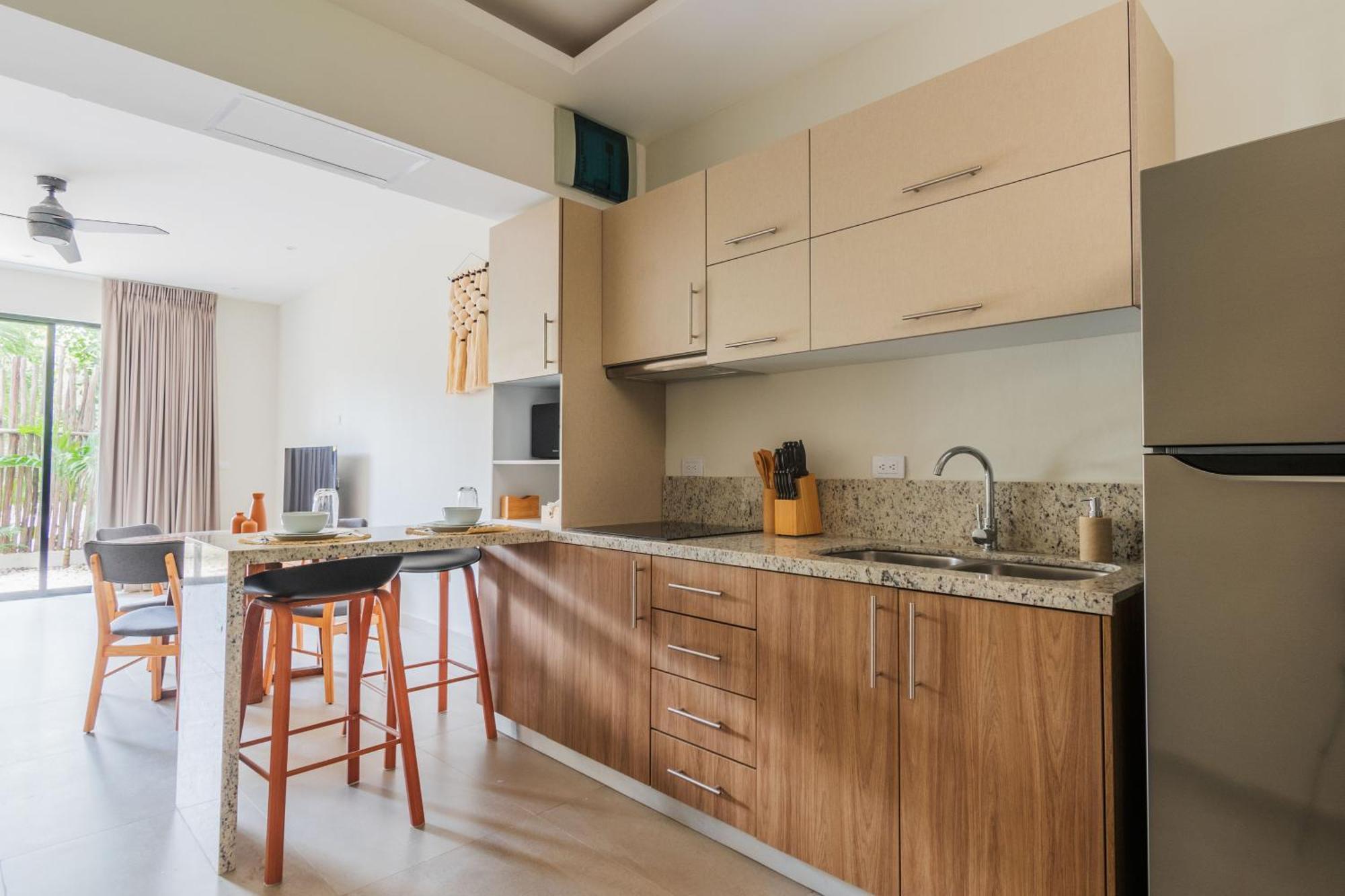 Apartment Downtown Penthouse With Private Pool, Rooftop Pool And Gym, Short Distance From Beaches, Restaurants & Nightlife *