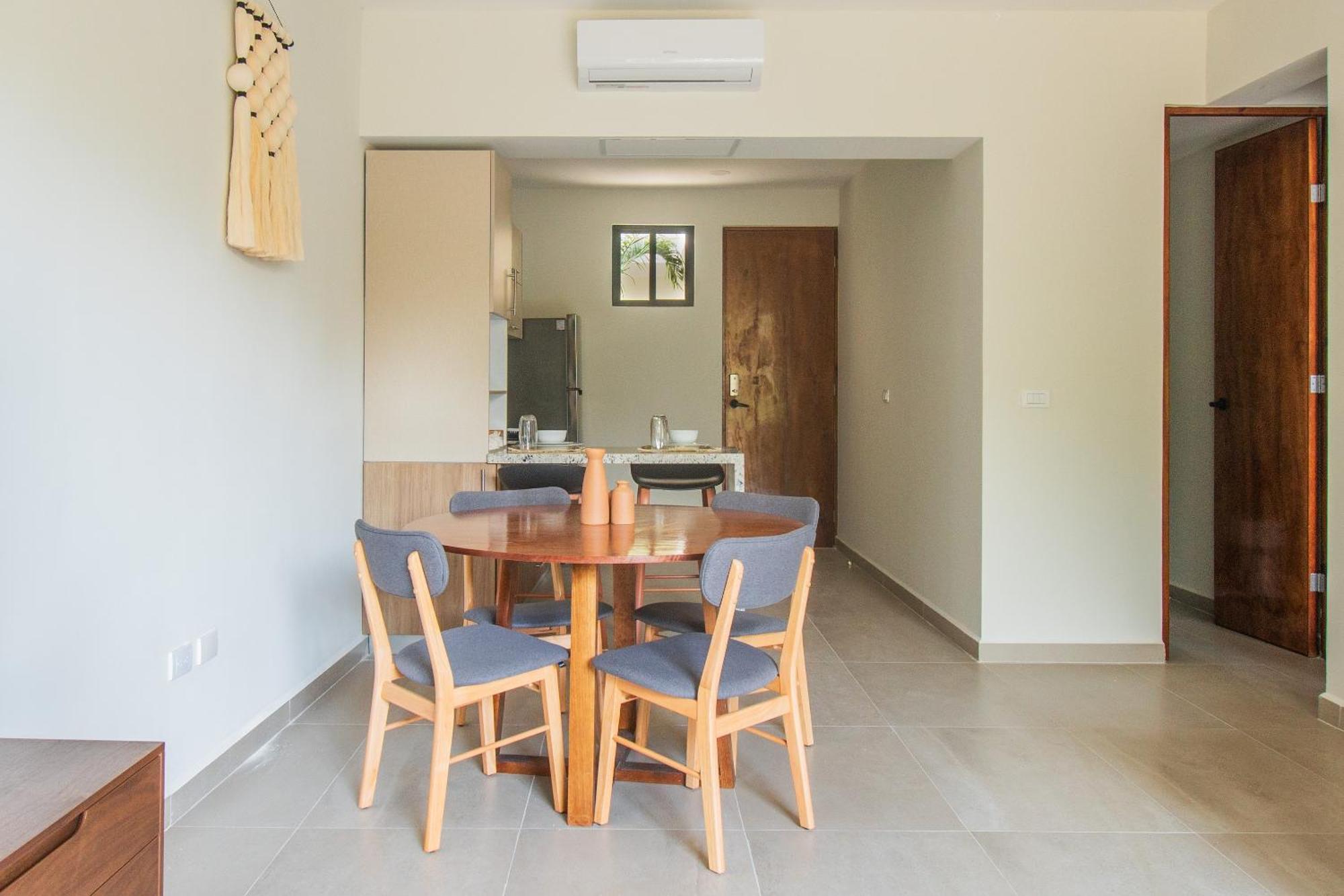 Apartment Downtown Penthouse With Private Pool, Rooftop Pool And Gym, Short Distance From Beaches, Restaurants & Nightlife *