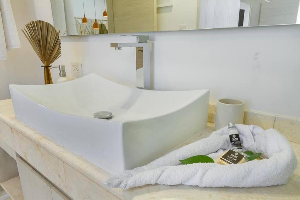 2 Bedroom + Private Pool And Roof Top Terrace Apartment