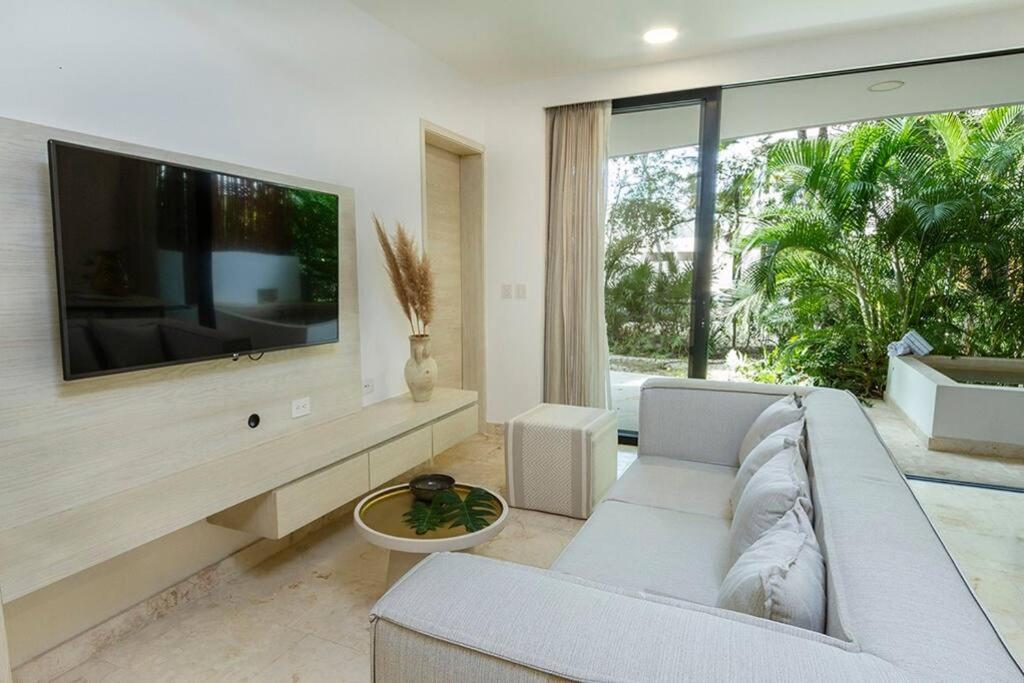 Apartment 2 Bedroom + Private Pool And Roof Top Terrace *