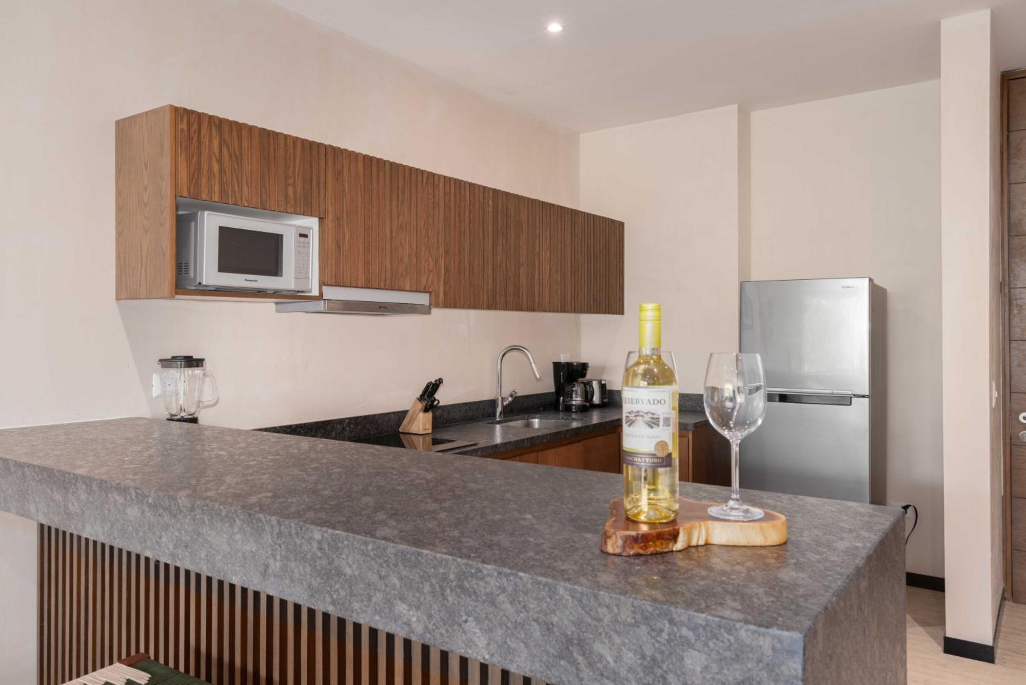 Apartamento Penthouse Oasis: Rooftop Pool & Luxury *