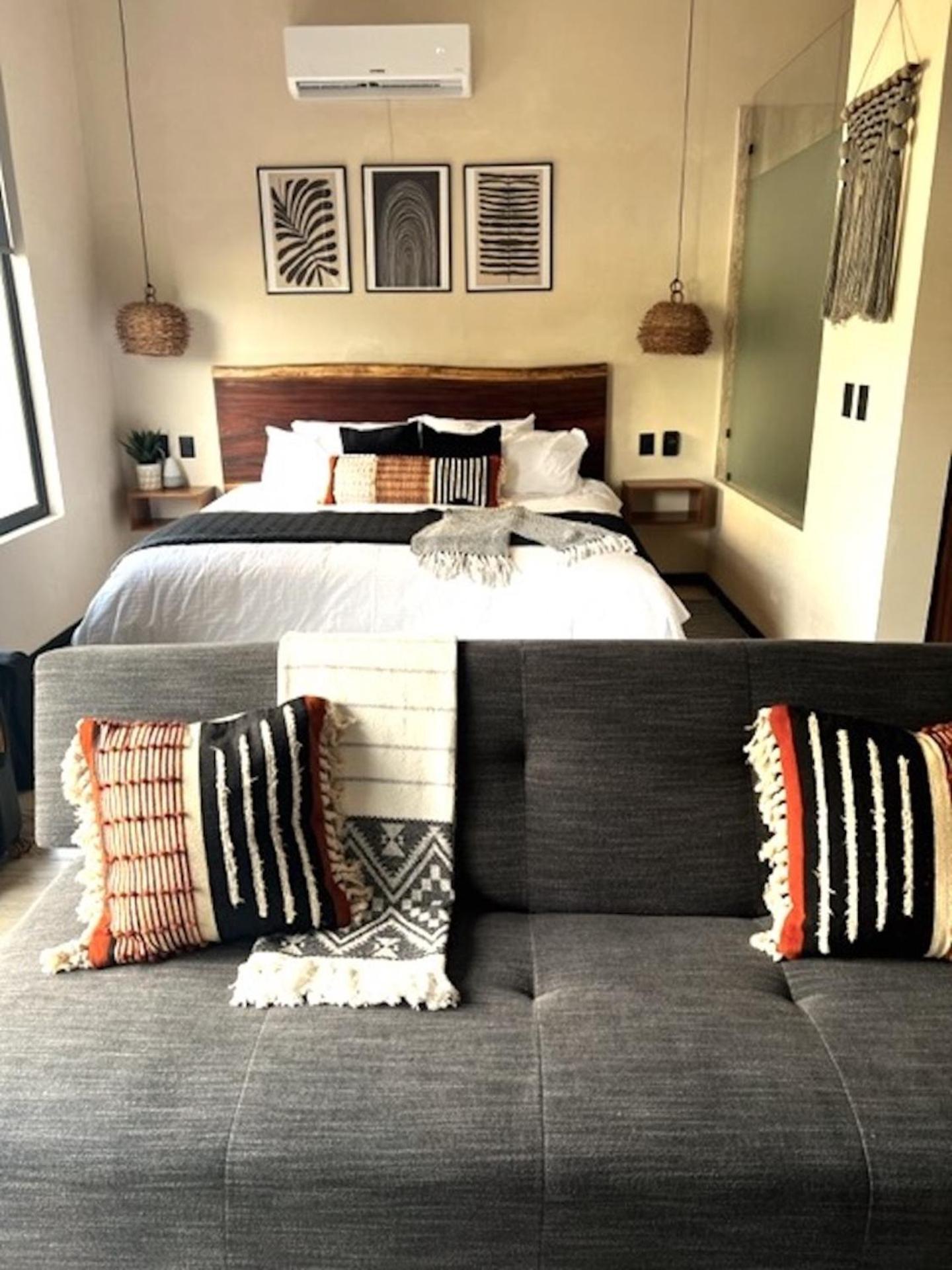 Chic, Modern *