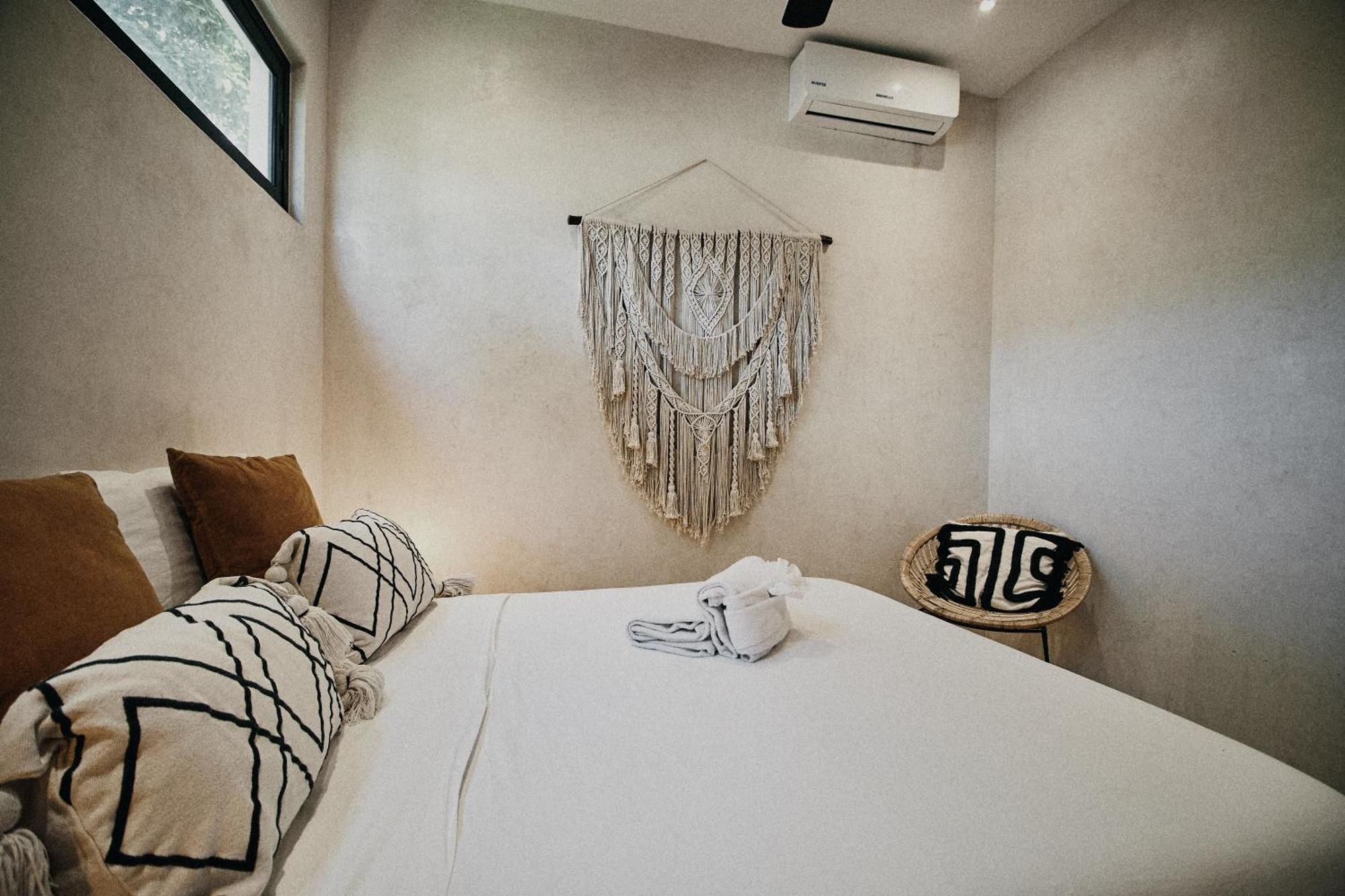 240m2 - 16 Persons - 6 - 2 Swimming Pool - 3 Jacuzzis