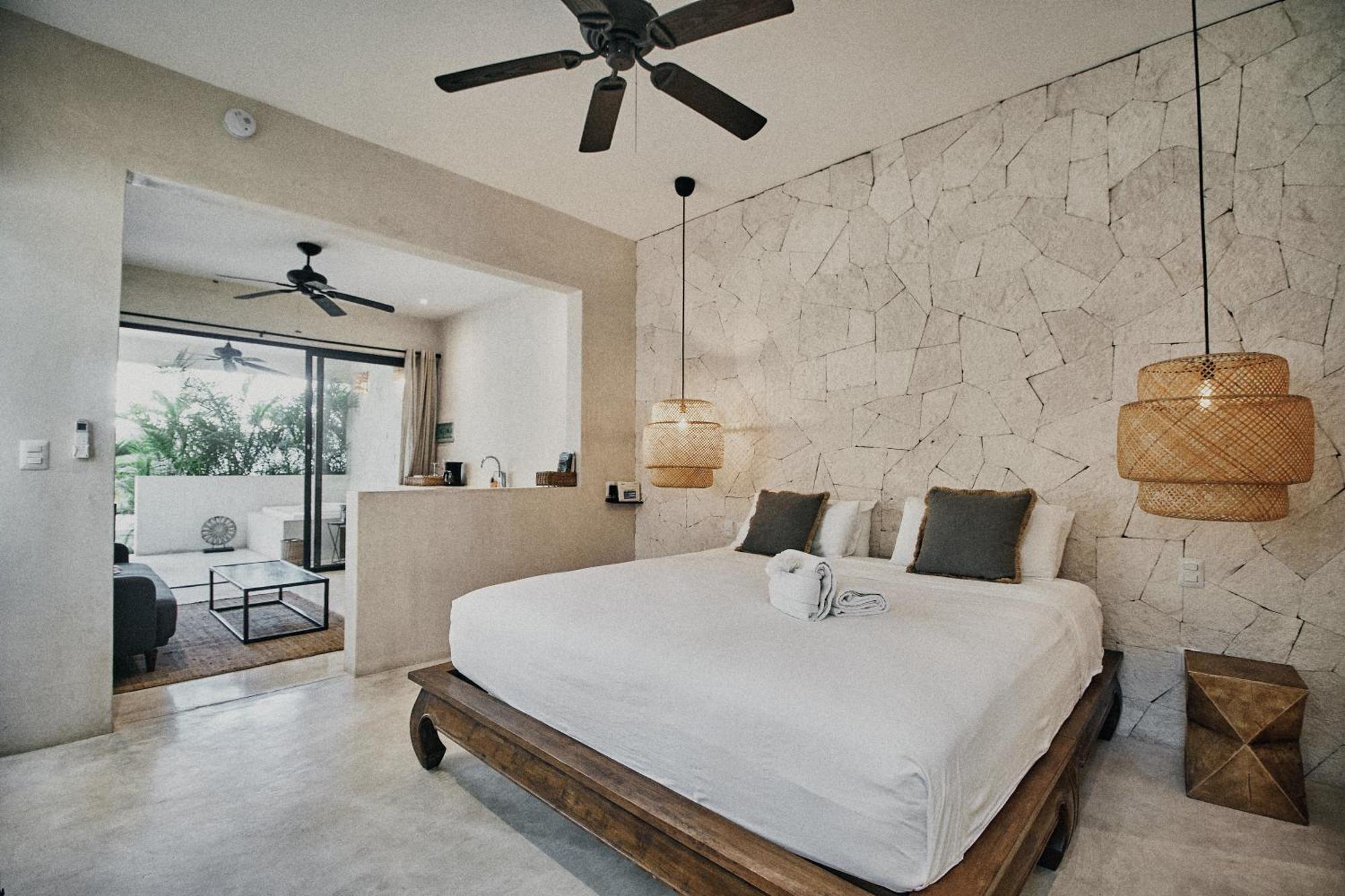 240m2 - 16 Persons - 6 - 2 Swimming Pool - 3 Jacuzzis