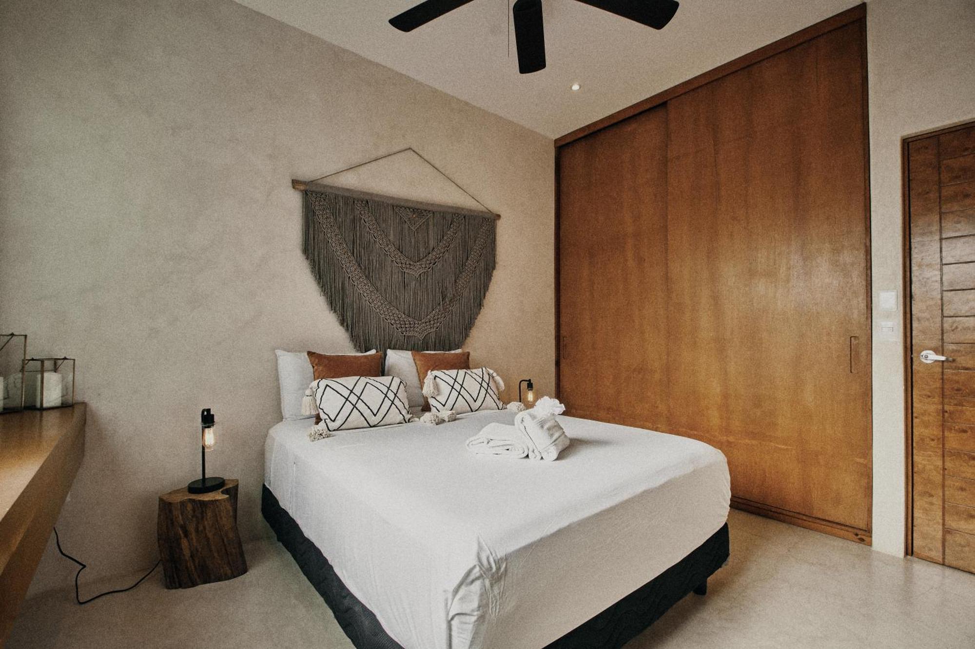 240m2 - 16 Persons - 6 - 2 Swimming Pool - 3 Jacuzzis *