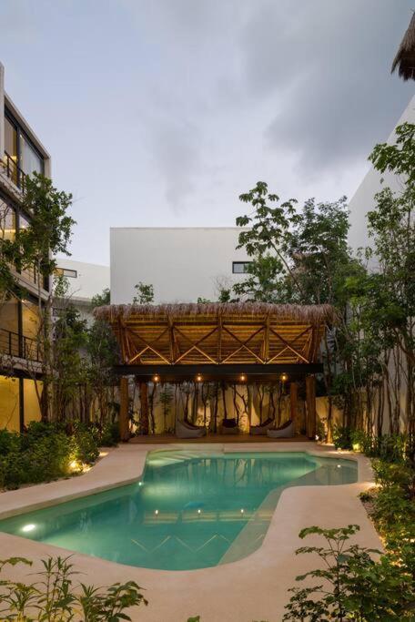 Beyond Amazing 3bd 2br/ Balcony Apartment