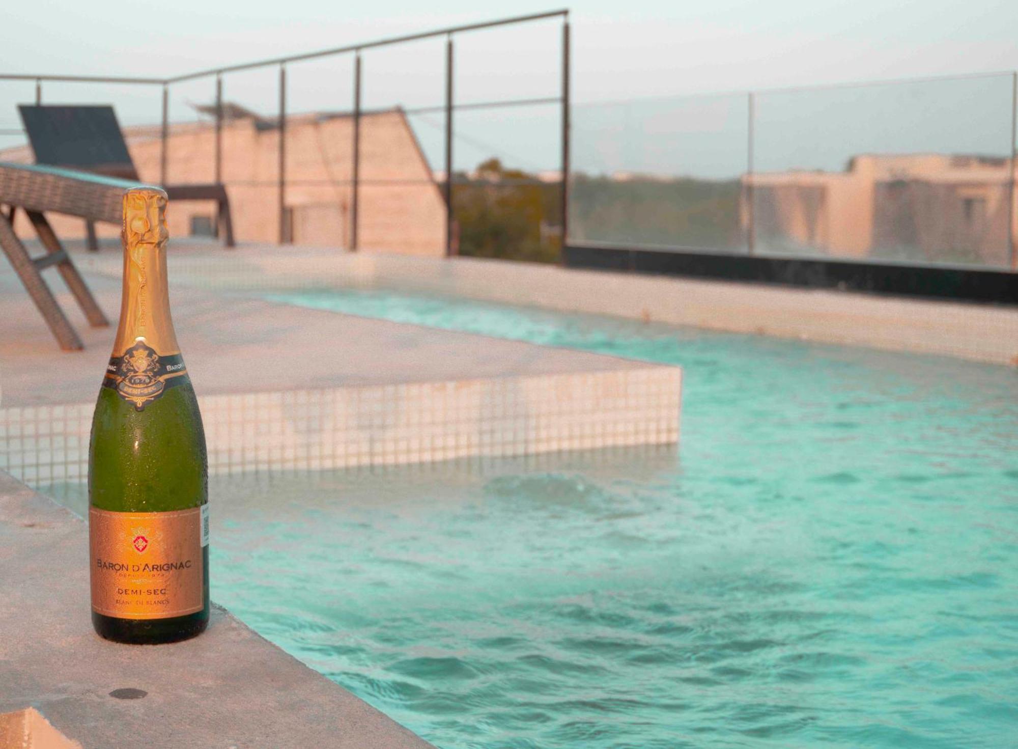 Naats Amigos Aparthotel 3*