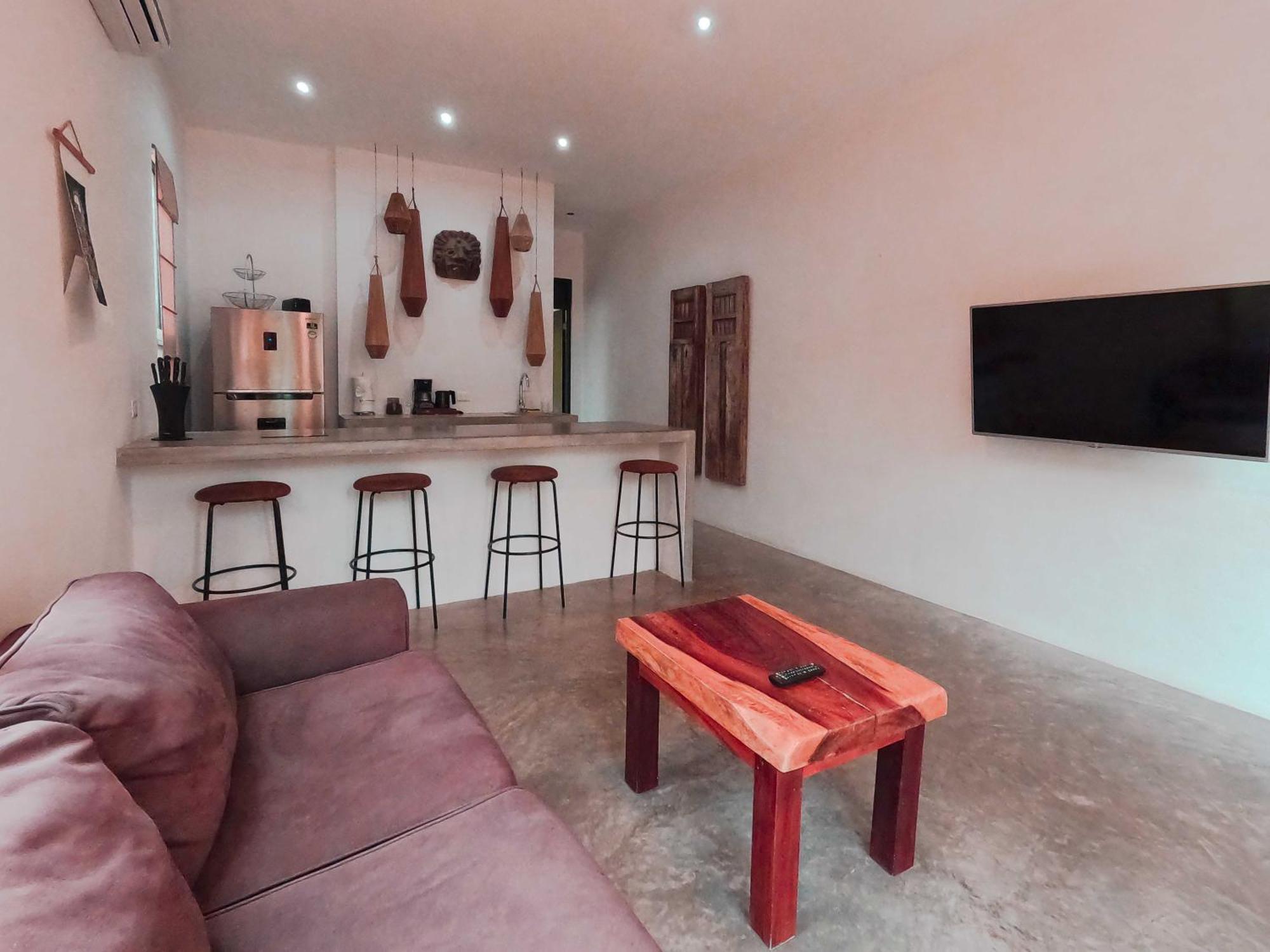 Naats Amigos Aparthotel 3*