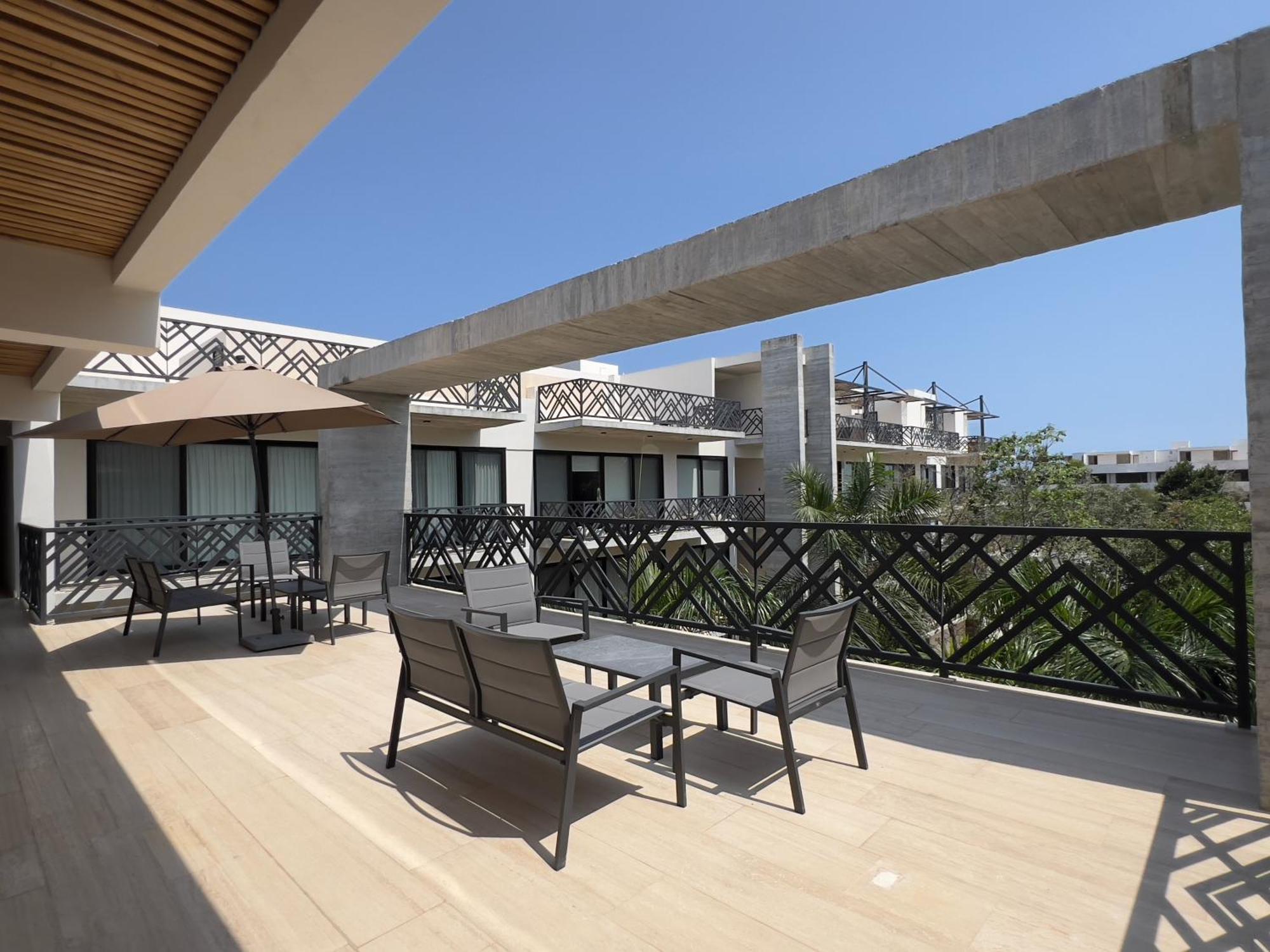 Unwind | Private Balcony & Rooftop Pools | Casago Holiday home