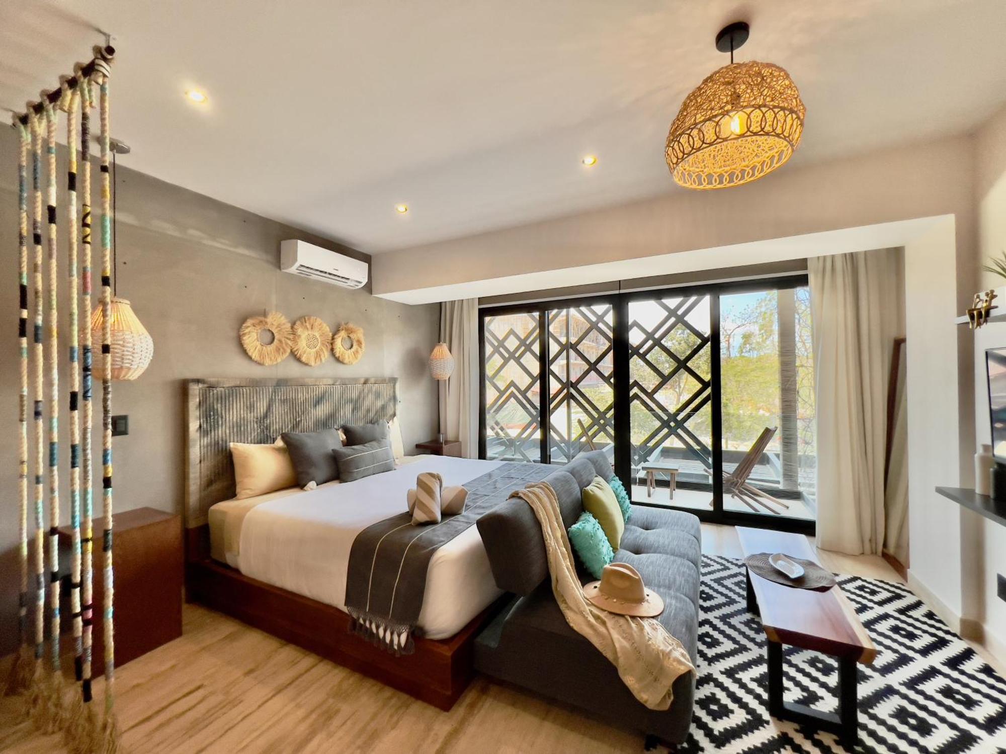 Unwind | Private Balcony & Rooftop Pools | Casago Holiday home *