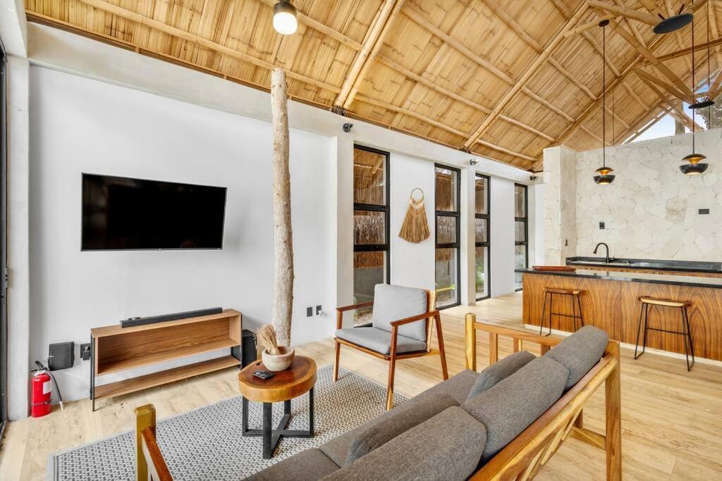 Apartment Lux Toh Villa, Rooftop Pool, Wifi, Transport *