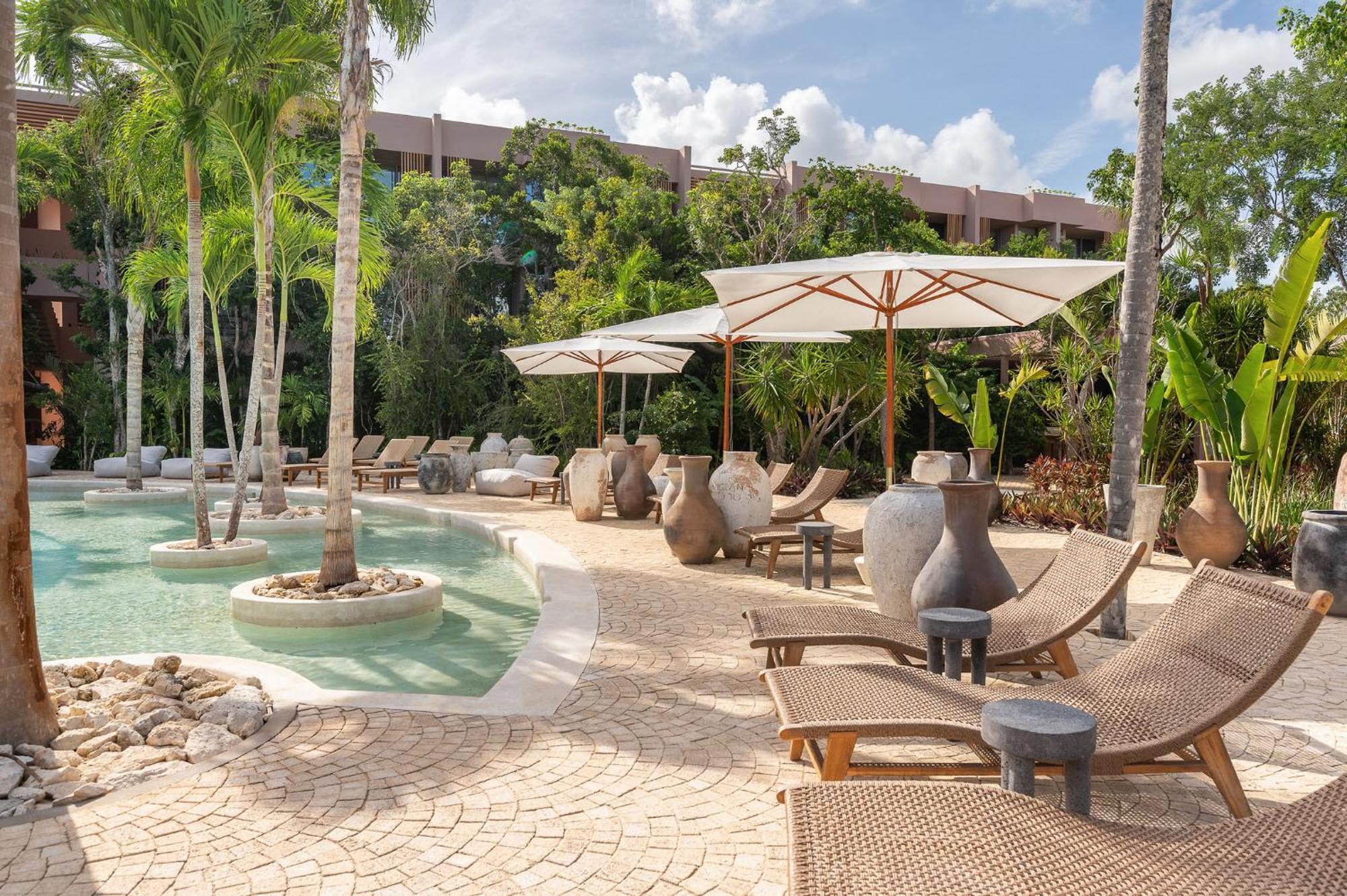 Amazing 1br Jungle With Restaurant, Pool And Gym Apartment