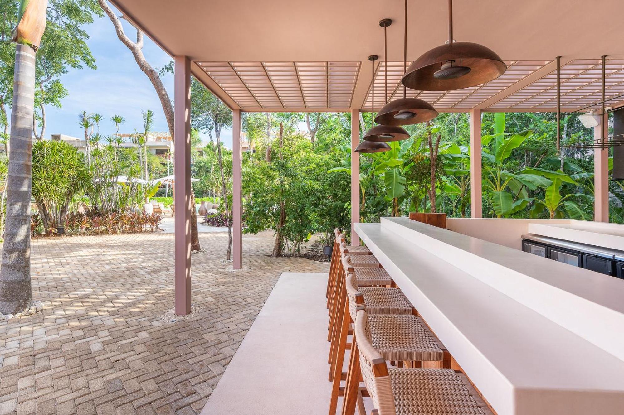 Amazing 1br Jungle With Restaurant, Pool And Gym Apartment *