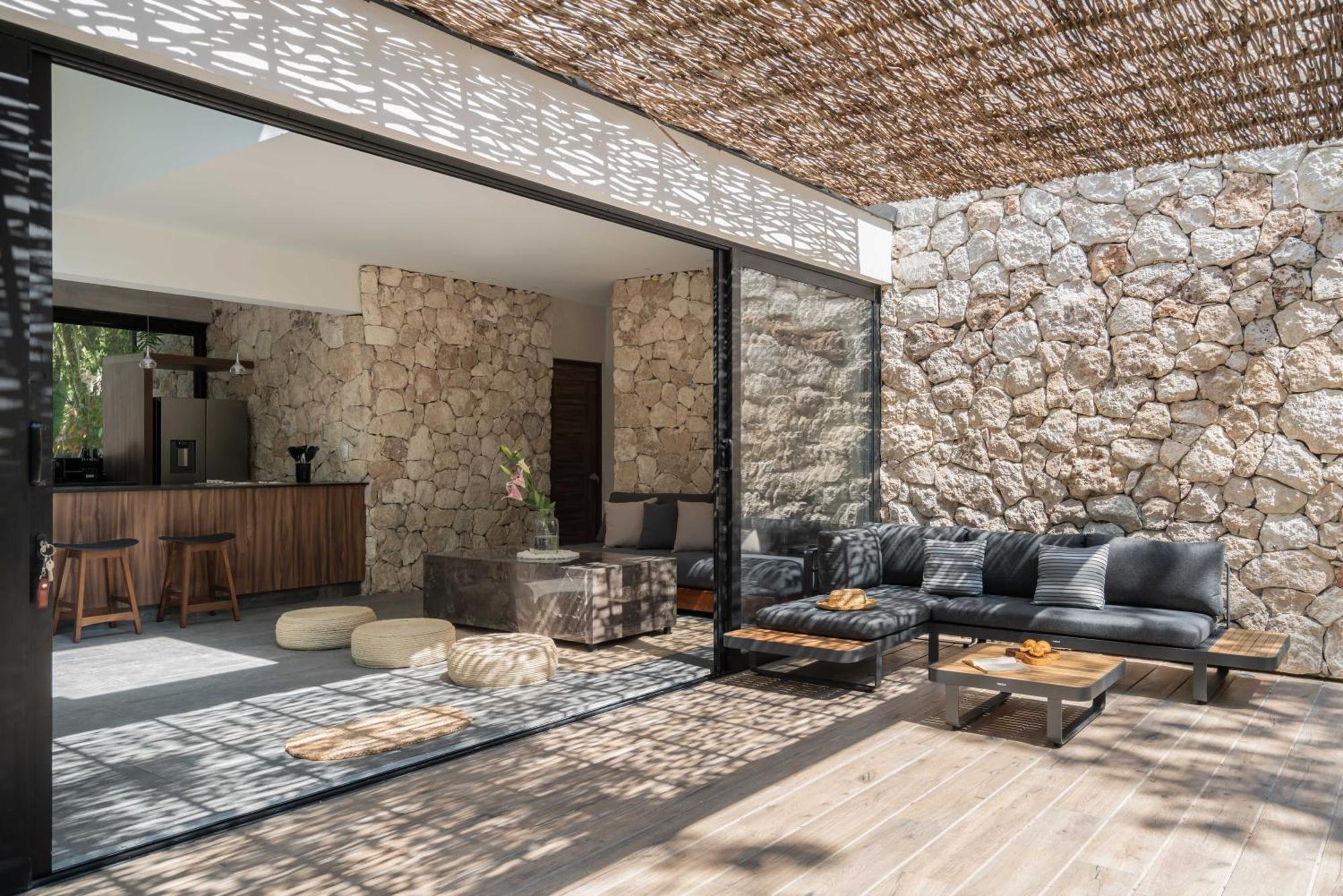 Twelve O'clock - Luxury Villa